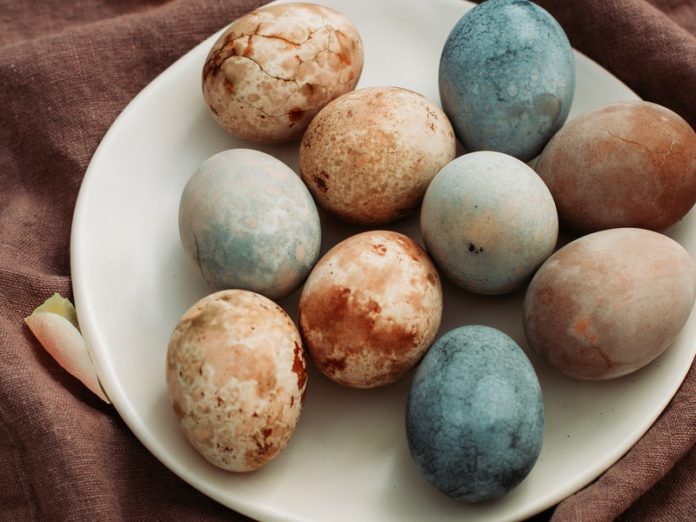 natural-dyed-easter-eggs