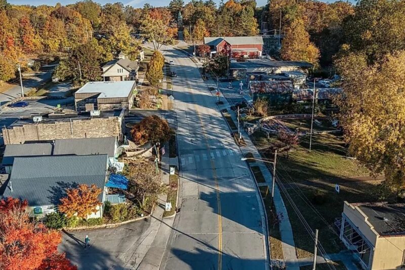 7 Tennessee Towns Known for Historic Landmarks, Local Food and Cultural Attractions